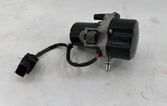 Mercedes-Benz EQC Vacuum pump A0004302300