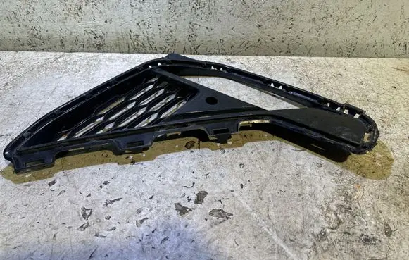 BMW X1 U11 Front bumper lower grill 21163611 9881920