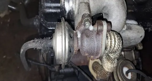 Volkswagen PASSAT B5 EGR valve 028131501L