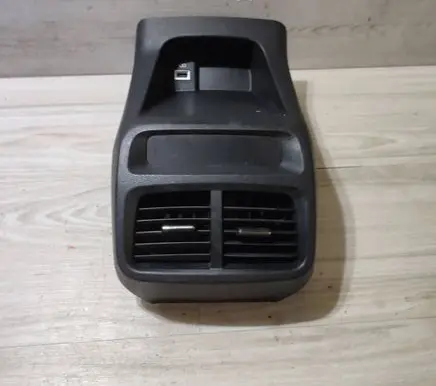Rear air vent grill