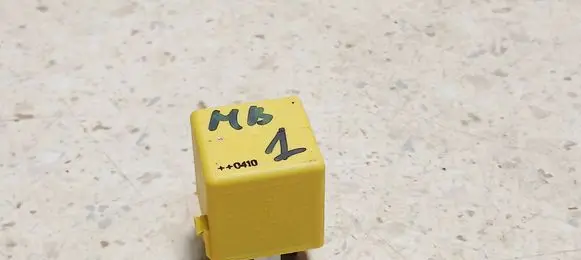 Mercedes-Benz A W169 Other relay A0025421419 V23134A52X335