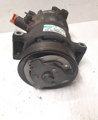Volkswagen PASSAT B6 Air conditioning (A/C) compressor (pump) 5N0820803