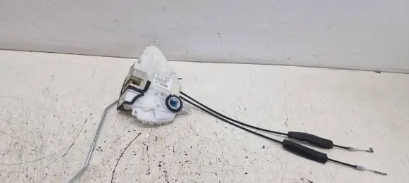 Honda CR-V Front door lock 72111