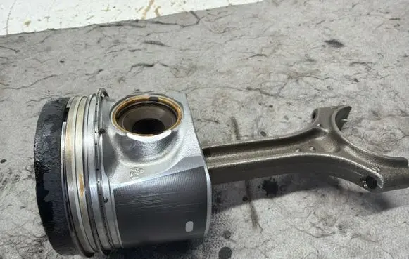 Volvo V60 Piston 