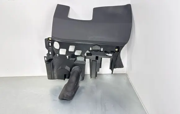 Audi Q7 4M Dashboard lower bottom trim panel S02702019