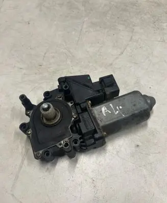Audi A4 S4 B5 8D Front door window regulator motor 113846