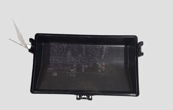 Opel Insignia A Fuse box cover 13222784