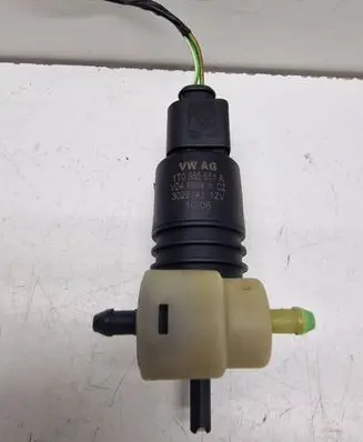 Skoda Octavia Mk2 (1Z) Windscreen/windshield washer pump 1T0955651A 3028143 010S