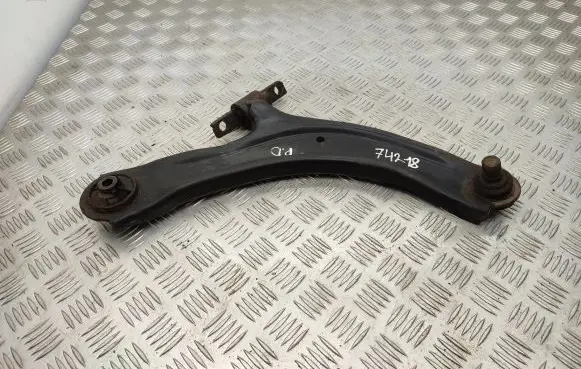 Nissan Qashqai Front lower control arm/wishbone