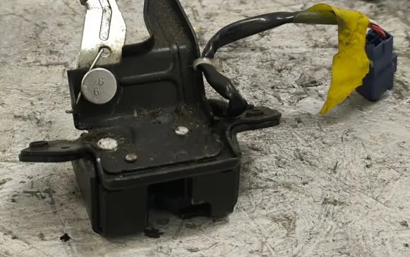 Toyota Yaris Loading door lock 