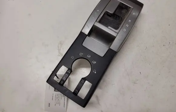 Land Rover Discovery 3 - LR3 Gear shifter surround trim plastic FJG500032XXX