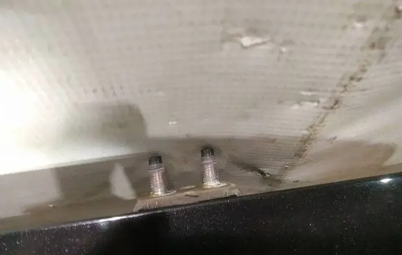 Tailgate/trunk/boot hinge