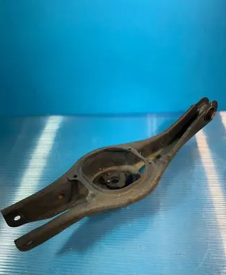 Hyundai Kona II Coil spring/strut mount 