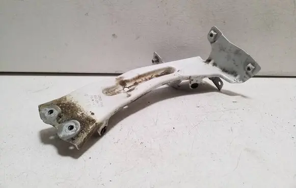 Audi TT TTS RS Mk3 8S Fender mounting bracket 8S0821132 0719035
