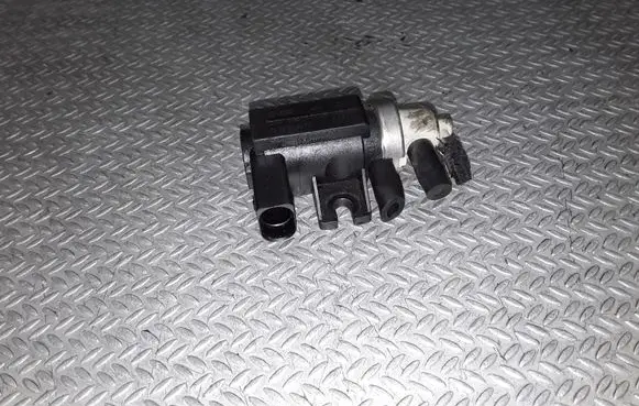 Audi A6 S6 C5 4B Turbo solenoid valve 1J0906627B