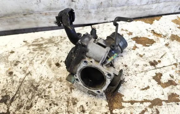 Audi A4 S4 B5 8D Throttle valve 058133356D