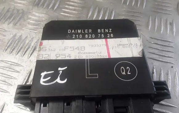 Mercedes-Benz E W210 Door control unit/module 2108207526