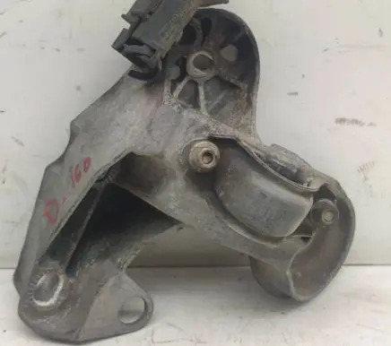 Seat Exeo (3R) Engine mounting bracket 8E0199352N