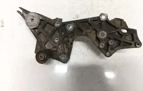 Engine mounting bracket