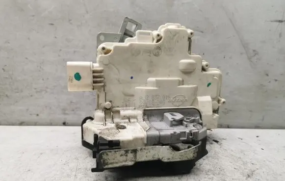 Audi A4 S4 B8 8K Front door lock 8J2837015