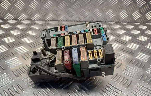 Peugeot 607 Fuse module 