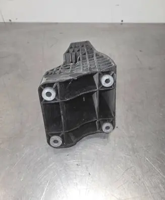 Mercedes-Benz C W206 Engine mounting bracket A6542236400