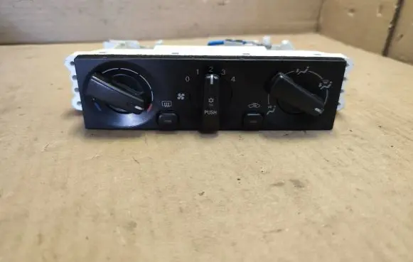Mitsubishi Space Star Climate control unit MR262492