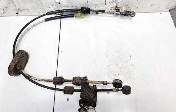 Opel Insignia A Gear shift cable linkage 