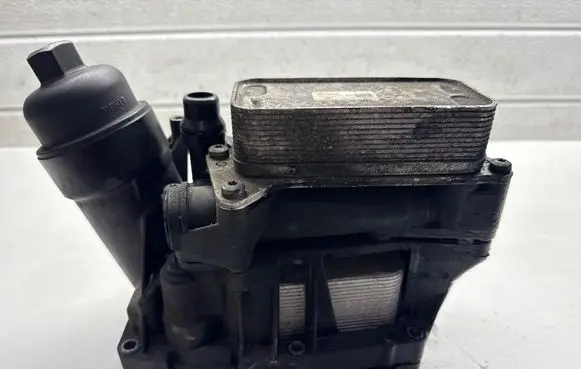 BMW 3 F30 F35 F31 Engine oil radiator 70377355