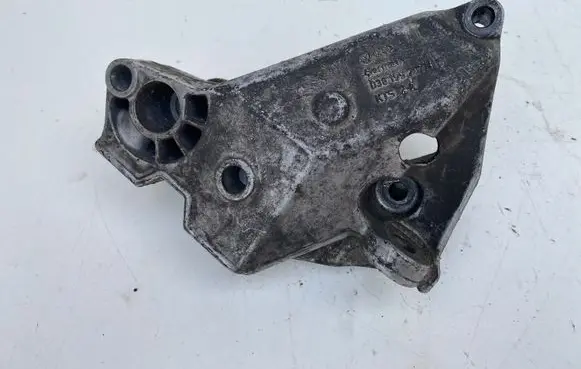 Skoda Octavia Mk1 (1U) Engine mounting bracket 038199207A