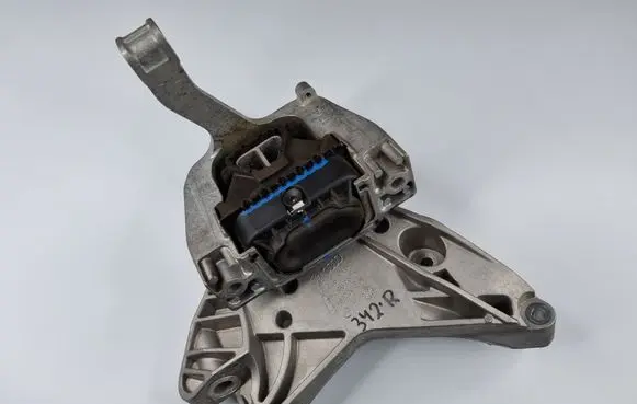Volkswagen Tiguan Allspace Engine mount bracket 3Q0199262M 06K199207A