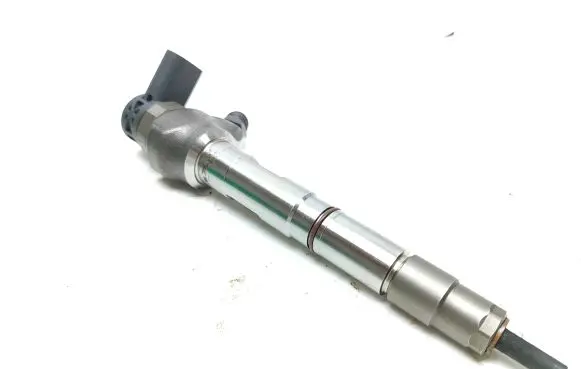 Audi A4 S4 B8 8K Fuel injector 04L130277AD