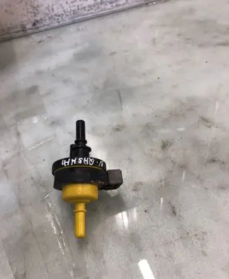 Nissan Qashqai J12 Vacuum valve V29122964