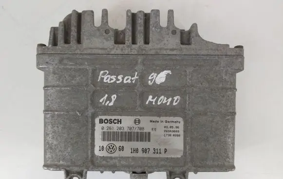 Volkswagen PASSAT B3 Engine control unit/module 0261203707708 1H0907311P