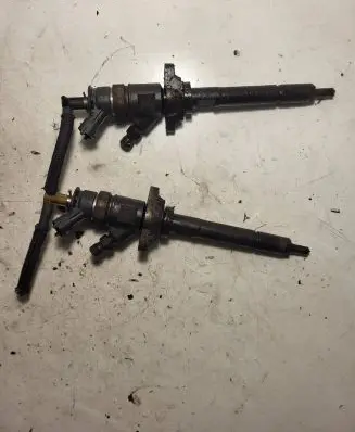 Hyundai H-1, Starex, Satellite Fuel injector 0445110297