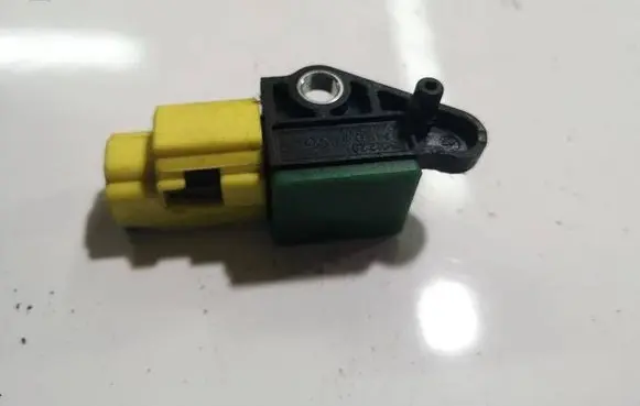 Volkswagen PASSAT CC Airbag deployment crash/impact sensor 40091606 27495816