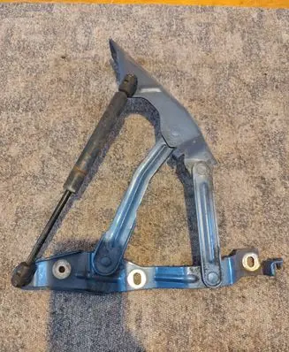 Audi TT Mk1 Engine bonnet/hood hinges 8N0823301 150102 LZ5W