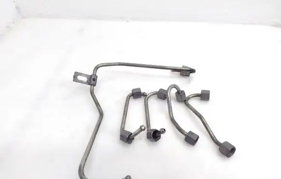 Fuel injector supply line/pipe