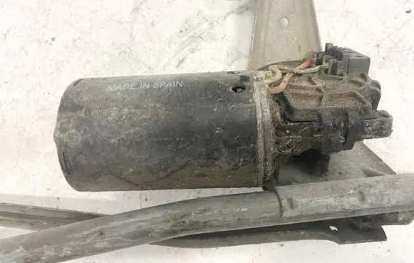 Renault Rapid Wiper motor 0390246310 964943