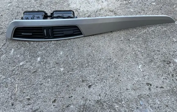 Mercedes-Benz C W204 Dash center air vent grill A2048306154 2048306154
