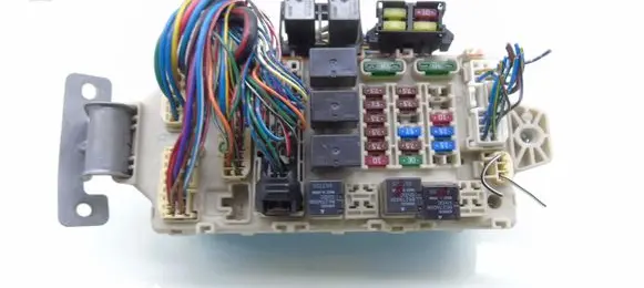 Mitsubishi Grandis Fuse box set MR587655
