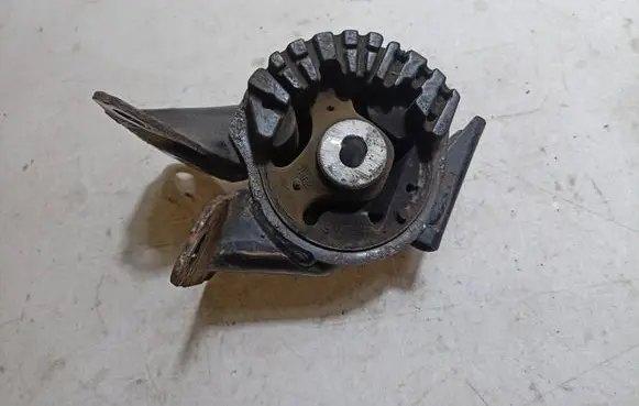Mazda CX-9 Engine mount bracket