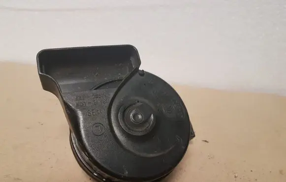 Audi A3 S3 8V Horn signal A046522