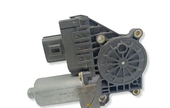 Ford Focus Front door window regulator motor 0130821756