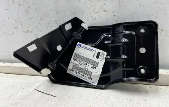 Fiat 500E Fender mounting bracket 68655977AA