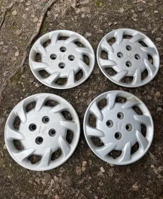 Honda Accord R15 wheel hub/cap/trim BOURBON6212 6212