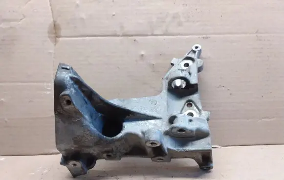 Peugeot 308 Generator/alternator bracket 9685991680