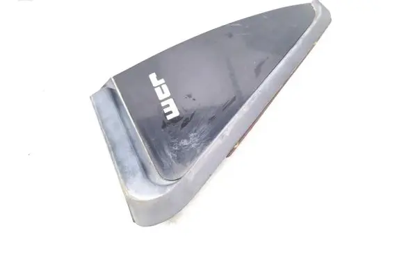 Mitsubishi Montero Rear side window