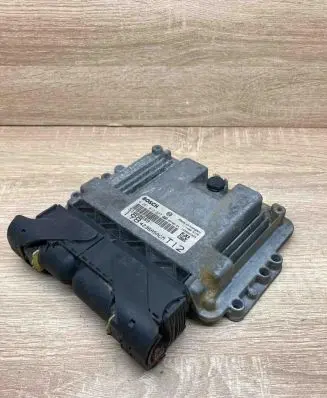 Fiat Bravo Engine control unit/module ECU 51809689 0281013577 WithPlug