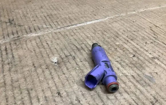 Toyota Corolla Verso AR10 Fuel injector 2325022100
